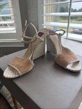 VIOLAVINCA Woven Block Heel Sandals in Tan and Cream Leather